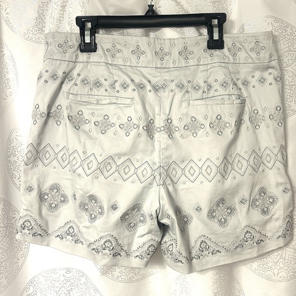 White House Black Market Gray Embroidered WHBM Women's 5” Shorts 10 - Picture 3 of 13